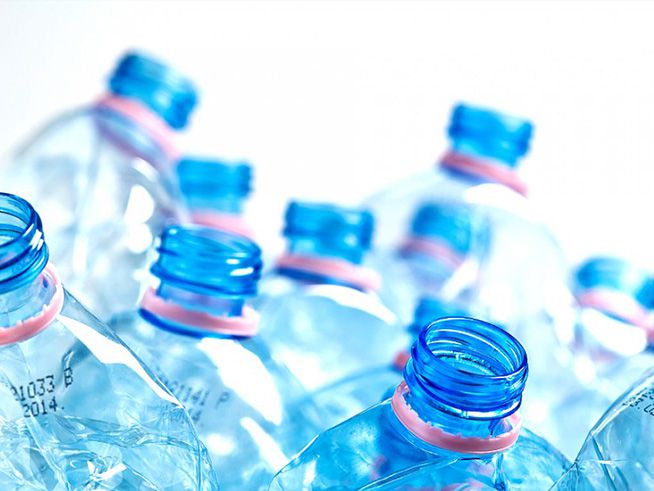 طرح گرافیکی وجود میکروپلاستیک ها در آب آشامیدنی