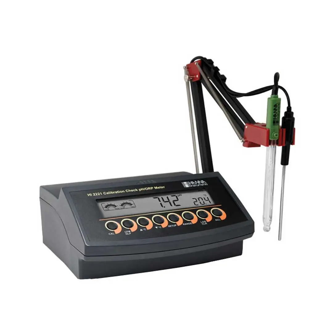 نمای ایزومتریک PH و mV متر رومیزی هانا (HANNA) مدل HI2221 پایه پراب و پورت و سنسور دما
