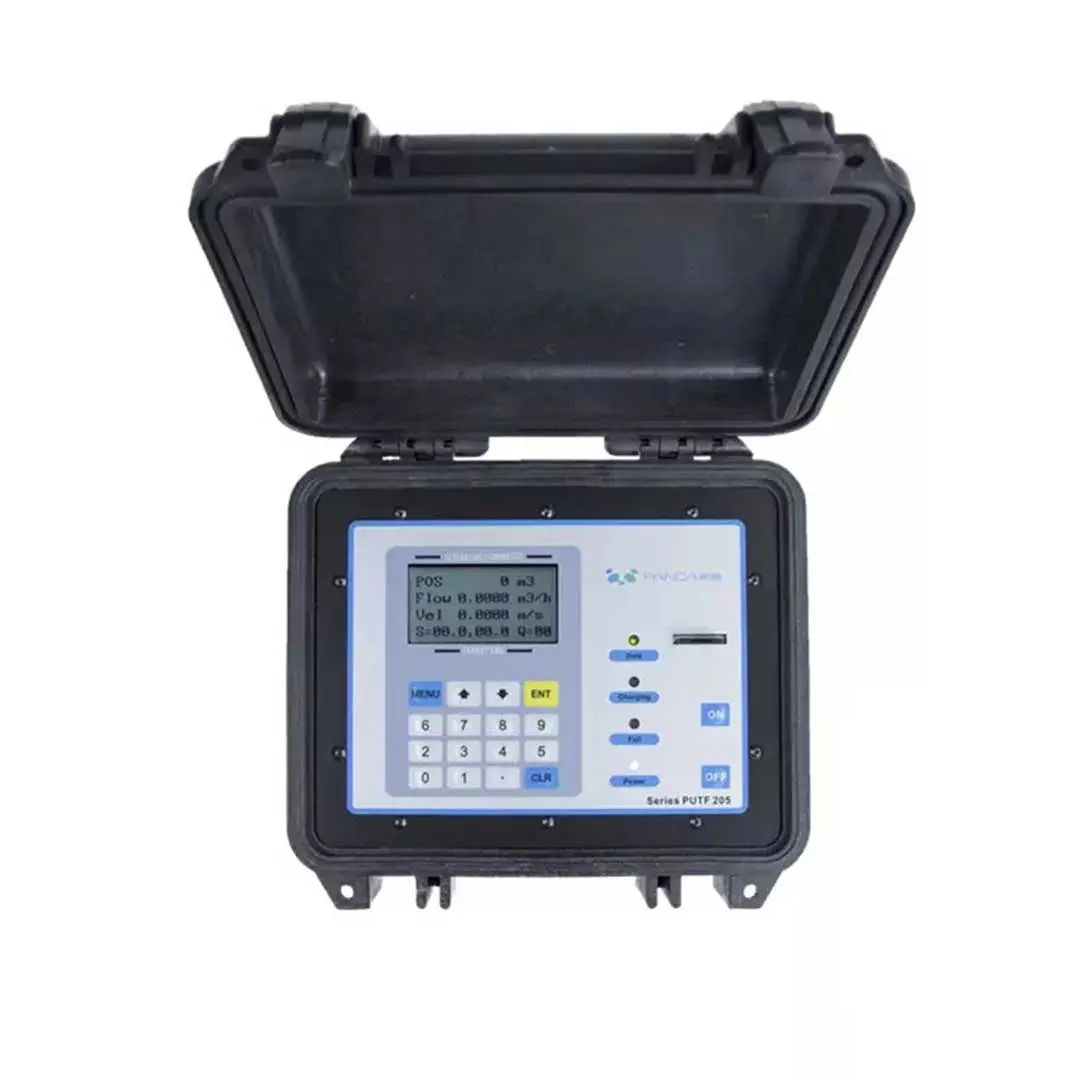 نمای روبرو فلومتر هوشمند التراسونیک پاندا (Panda) سری PUTF205 صفحه نمایش LCD