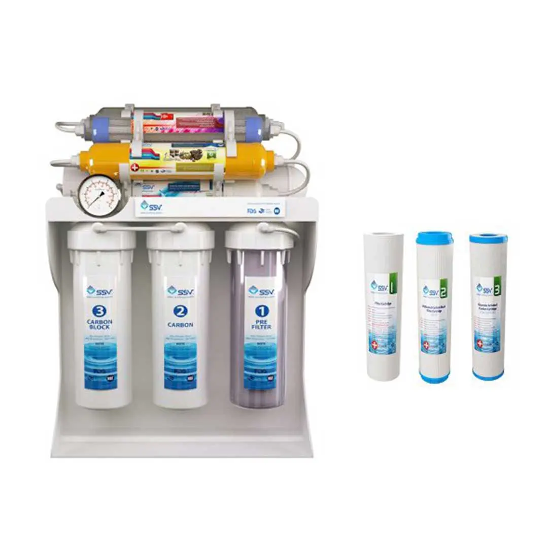 نمای روبرو دستگاه تصفیه آب خانگی SSV مدل UltraPro X830 به همراه فیلتر بسته سه عددی