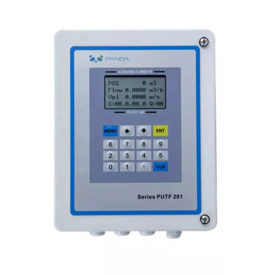 نمای روبرو فلومتر هوشمند التراسونیک پاندا (Panda) سری PUTF201 چهارگوش با دکمه های فیزیکی زیرین