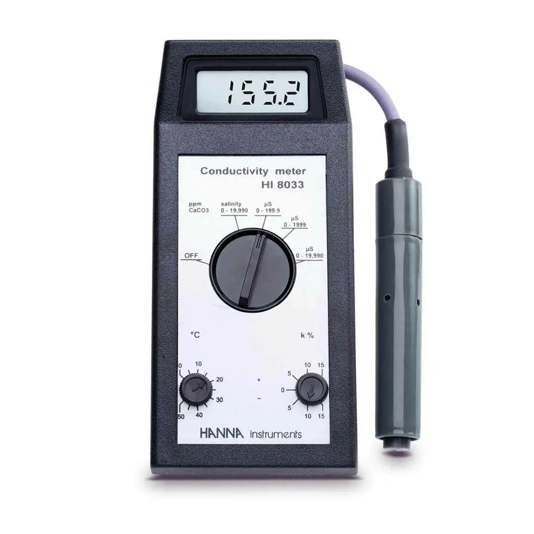نمای مقابل EC و TDS متر پرتابل هانا (HANNA) مدل HI8033 با سه پیچ تنظیم