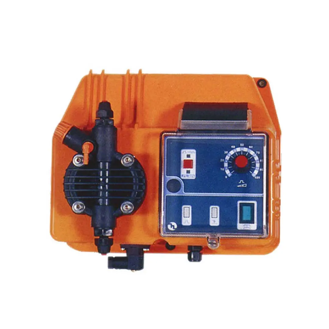 نمای ایستاده دوزینگ پمپ اتاترون (Etatron) مدل DLS-CC 10-10 با بدنه نارنجی