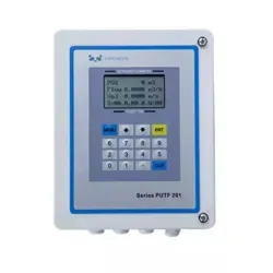 نمای روبرو فلومتر هوشمند التراسونیک پاندا (Panda) سری PUTF201 چهارگوش با دکمه های فیزیکی زیرین