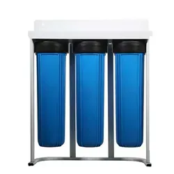 "تصویر پکیج پیش‌تصفیه سه‌مرحله‌ای ورودی ساختمان، دید روبه‌رو از فیلترها و شاسی"