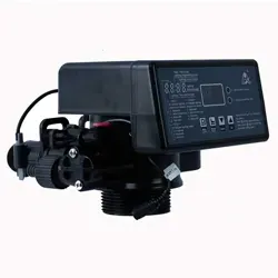 نمای جانبی شیر اتوماتیک سختی گیر زمانی رانکسین (RUNXIN) سایز G1 مدل F68Q1 با نمایشگر